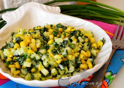 Салат из огурцов и кукурузы