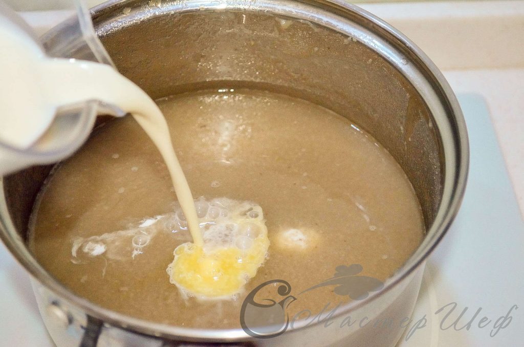 С помощью блендера делаем суп-пюре, добавляем оставшиеся ингредиенты (см. описание) - Сырный крем-суп из шампиньонов