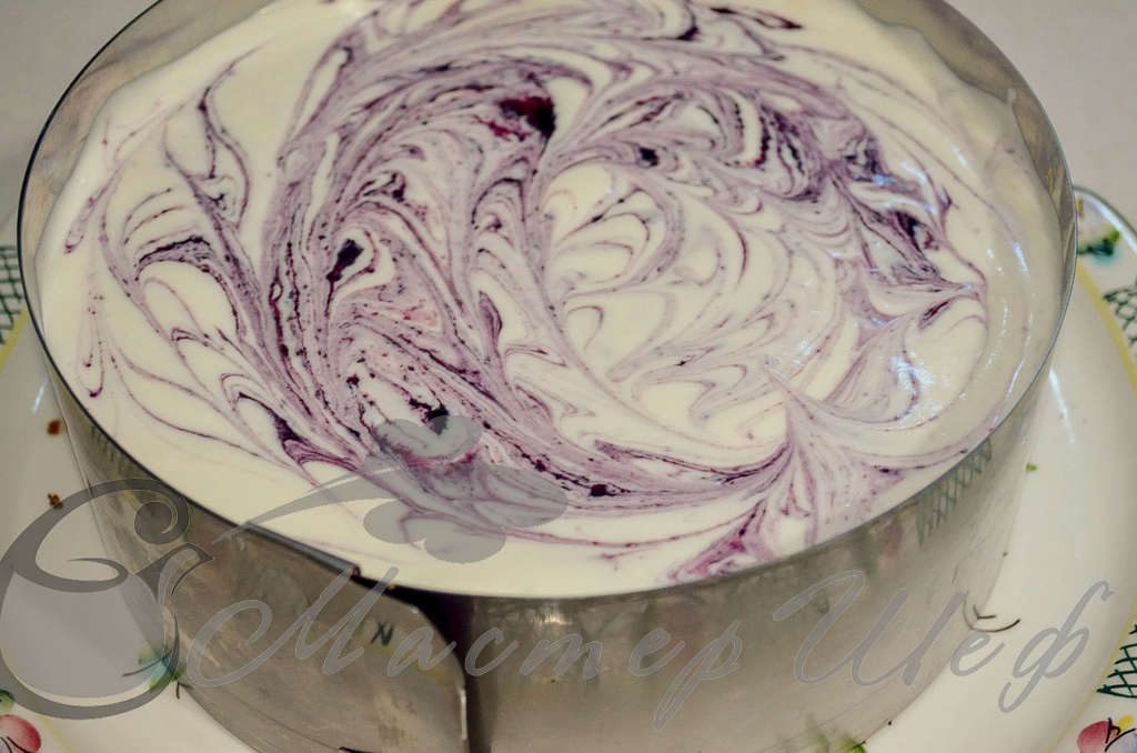 ШАГ 11 - Йогуртный торт с ягодой