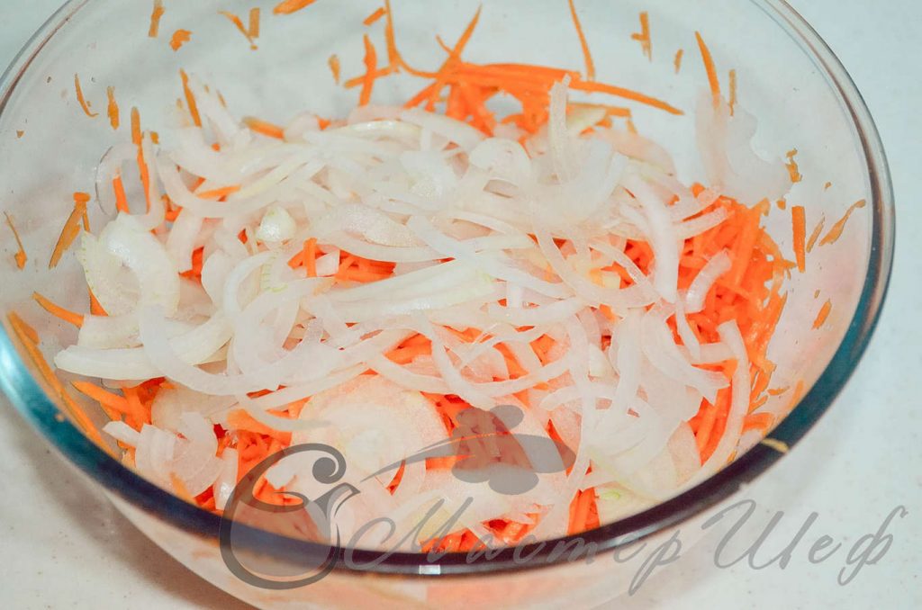 Морковный салат по-корейски с кальмарами - ШАГ 3
