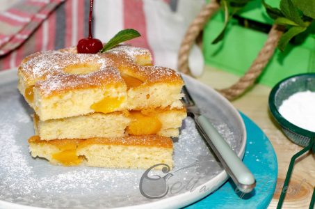 Пирог с абрикосами и персиками на скорую руку - Рецепт