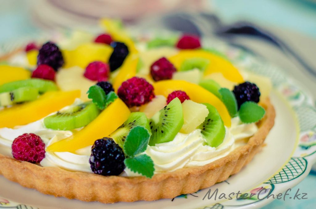 Песочный пирог со сливками и фруктами - Пошаговый рецепт
